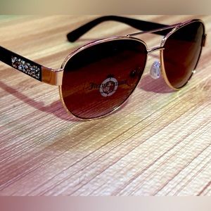 ❌SOLD❌NEW Juicy Couture tortoise shell & gold aviators with bling crystals
